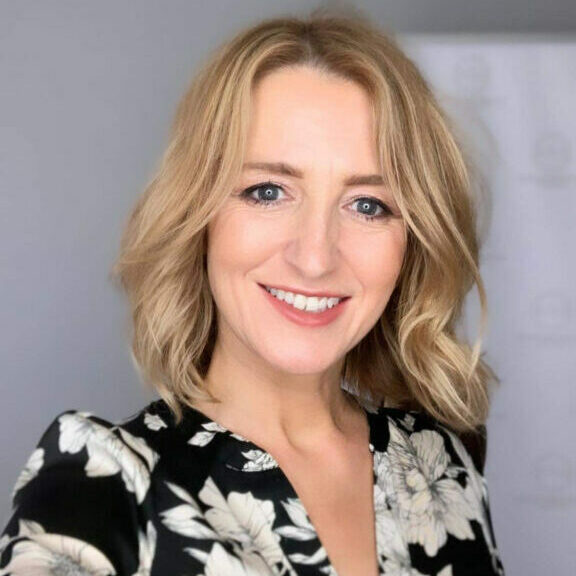 EP309: Heather Robertson – Find Success as a Solo Hairdresser and Educator